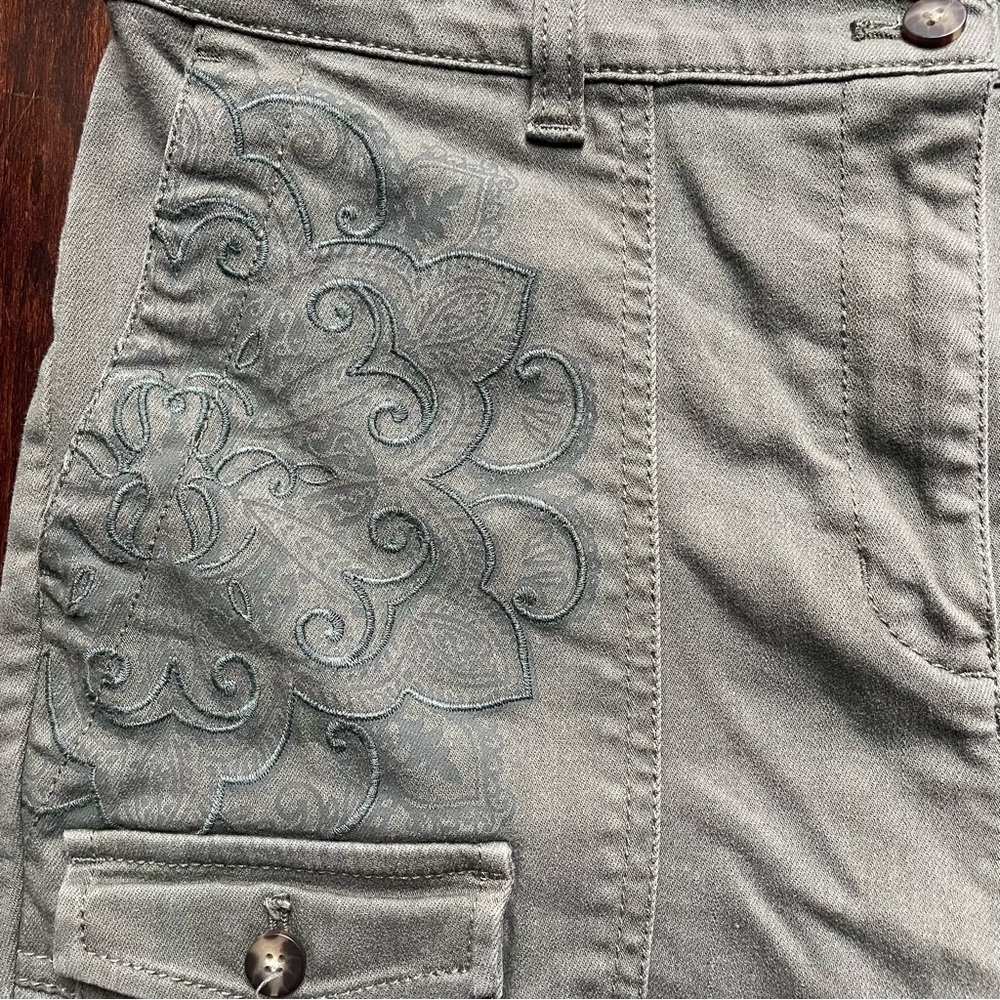 J. Jill Floral Embroidered Pants Womens size 10 Green Cotton Stretch - Picture 3 of 8